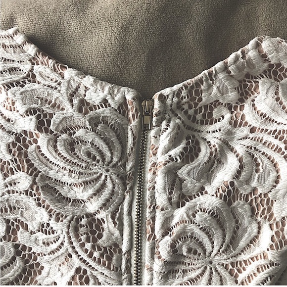 Ivory & Beige Lace Dress - Picture 5 of 5